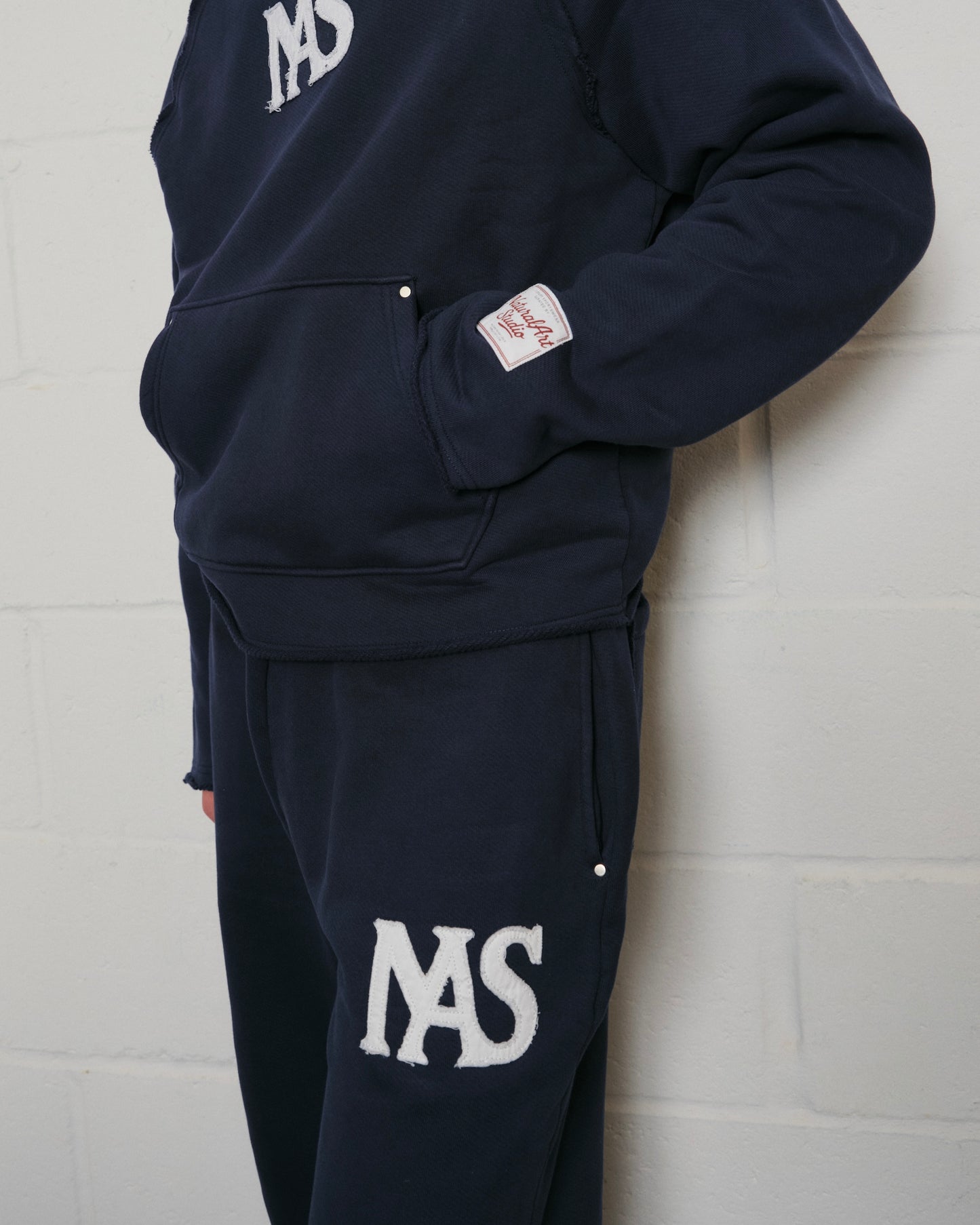 NAVY APPLIQUÉ SWEATPANTS