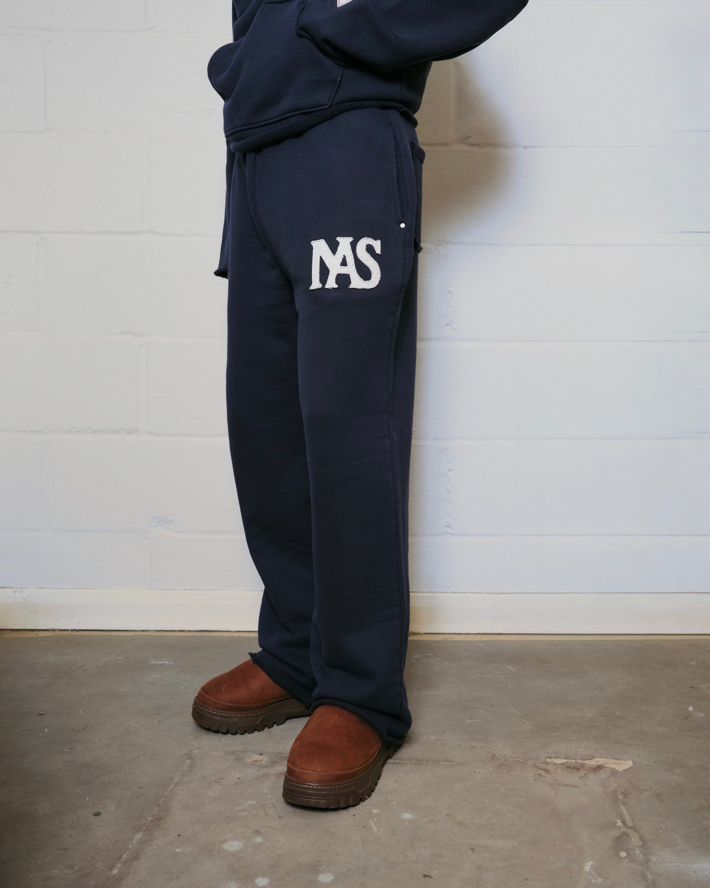 NAVY APPLIQUÉ SWEATPANTS